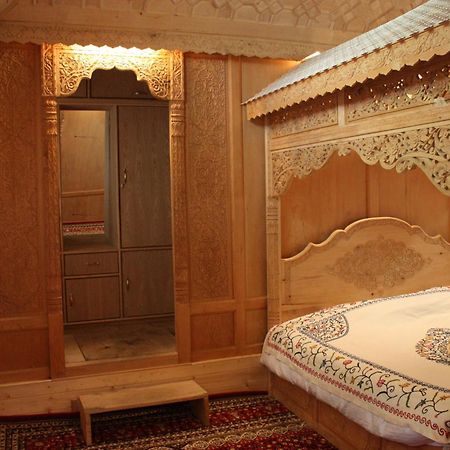 Khilona Luxury Heritage Houseboats Srinagar  Ngoại thất bức ảnh