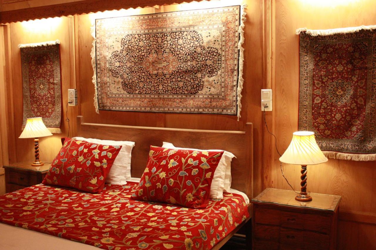 Khilona Luxury Heritage Houseboats Srinagar  Ngoại thất bức ảnh