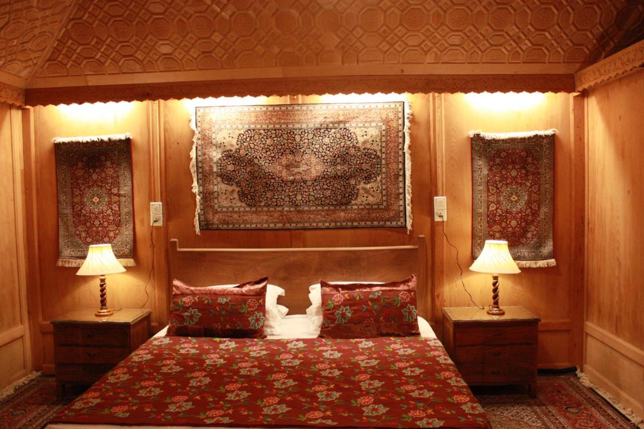 Khilona Luxury Heritage Houseboats Srinagar  Ngoại thất bức ảnh