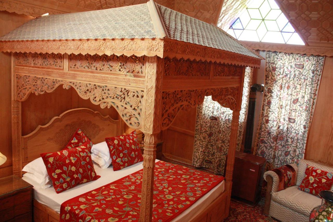 Khilona Luxury Heritage Houseboats Srinagar  Ngoại thất bức ảnh