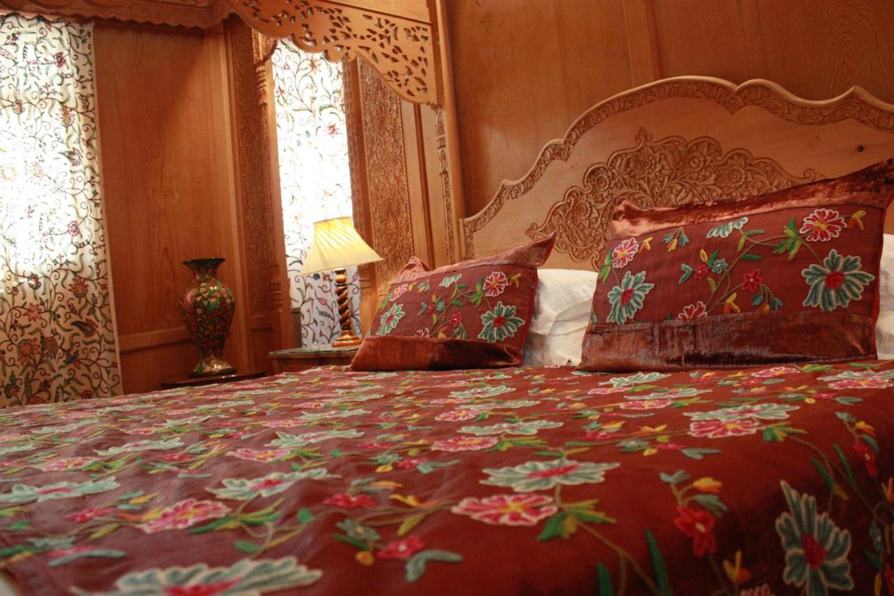 Khilona Luxury Heritage Houseboats Srinagar  Ngoại thất bức ảnh