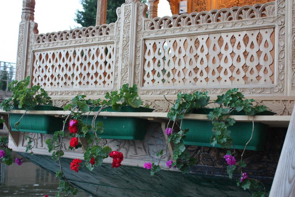 Khilona Luxury Heritage Houseboats Srinagar  Ngoại thất bức ảnh