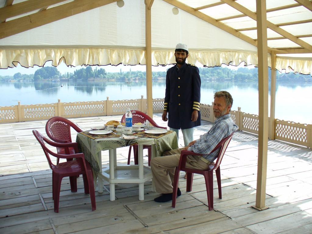 Khilona Luxury Heritage Houseboats Srinagar  Ngoại thất bức ảnh